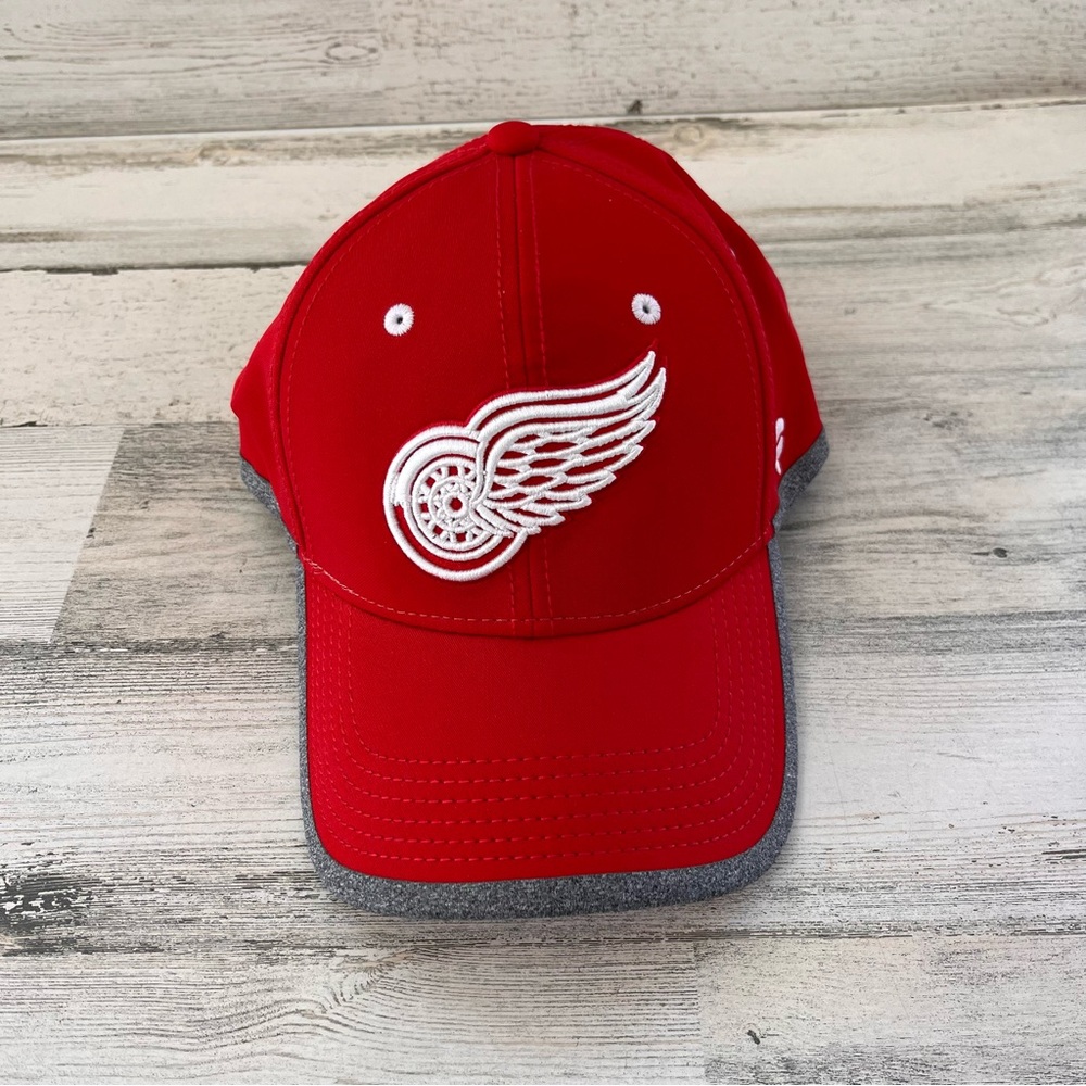 NHL Detroitit Red Wings Fanatics Ball Cap Size Small/ Medium 21” Circumference